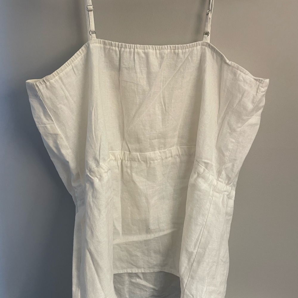 White sleeveless top with adjustable waist and button detailing from Venus - Picture 7 of 7
